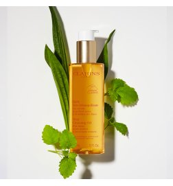 Very Cleansing Oil - With extracts of yellow gentian & lemon balm from the Alps Very Cleansing Oil - With extracts of yellow gentian & lemon balm from the Alps